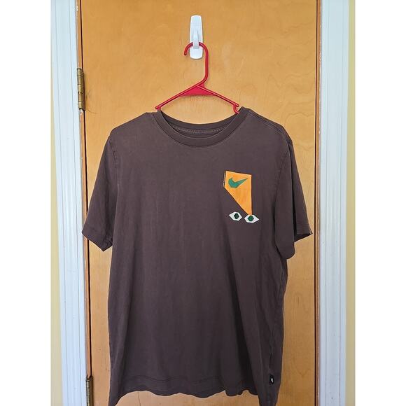 Nike Men's Sz-M Jeffrey Sincich Print T-shirt Brown Tee Pullover 100% Cotton - Picture 3 of 6